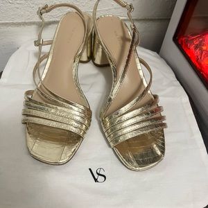 Like New Via Spiga Sandals. Color Gold Size 8.5